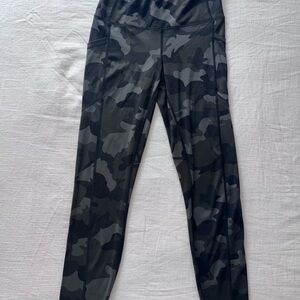 AS Revival Altar’d State Ankle Athleisure Luxe 7/8 Leggings Women's Gray Camo M